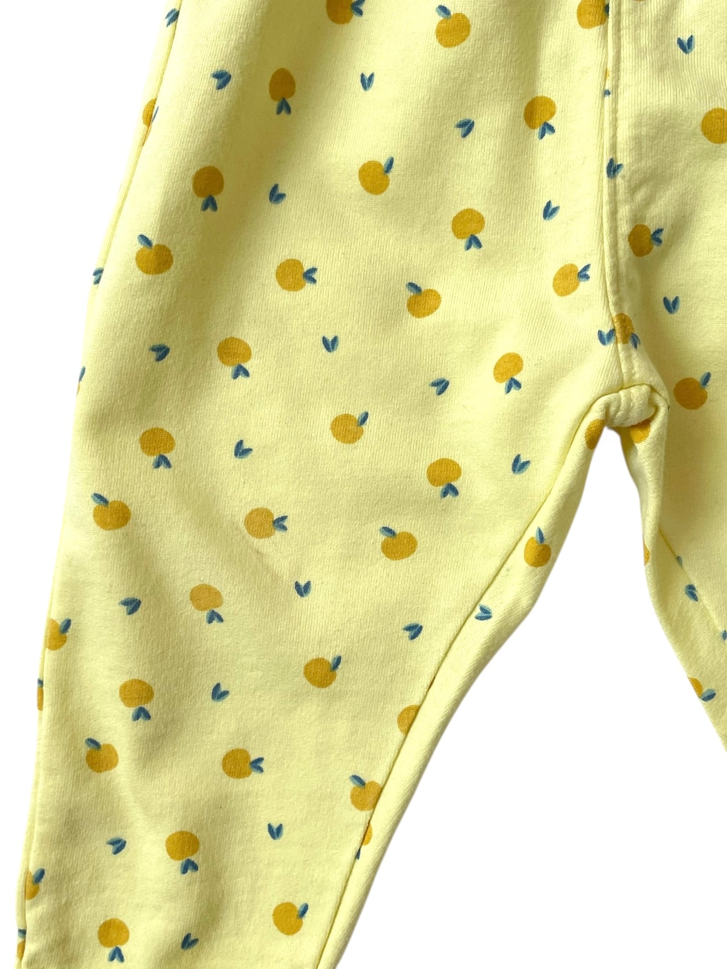 Jogging jaune, fruits