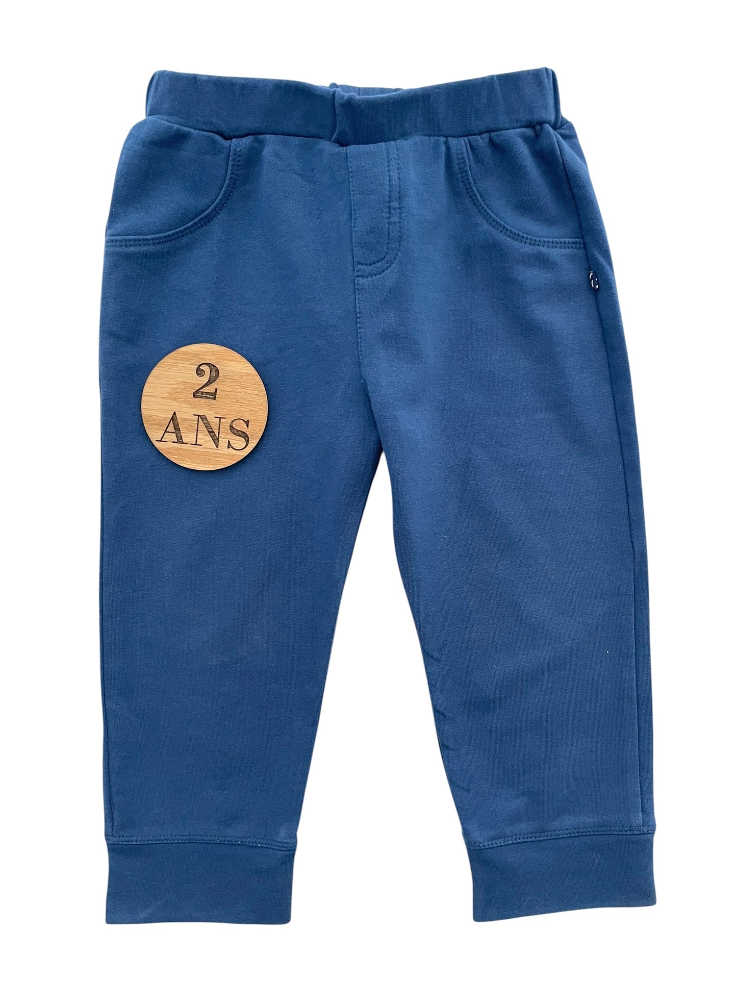 Jogging bleu, 3 pommes