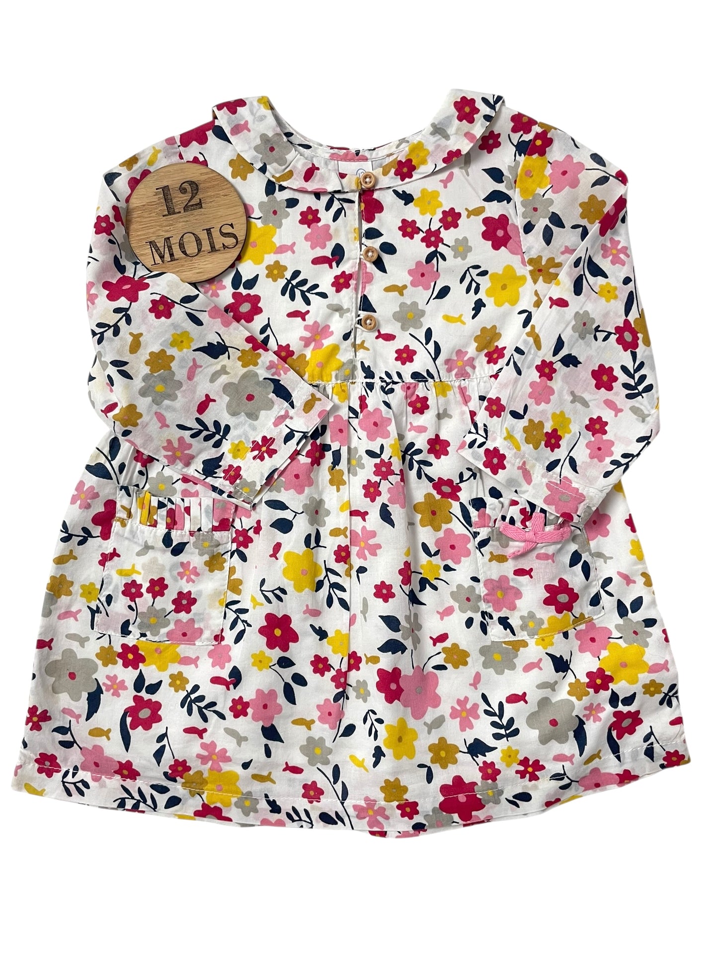 Robe légère fleurie, Pommette