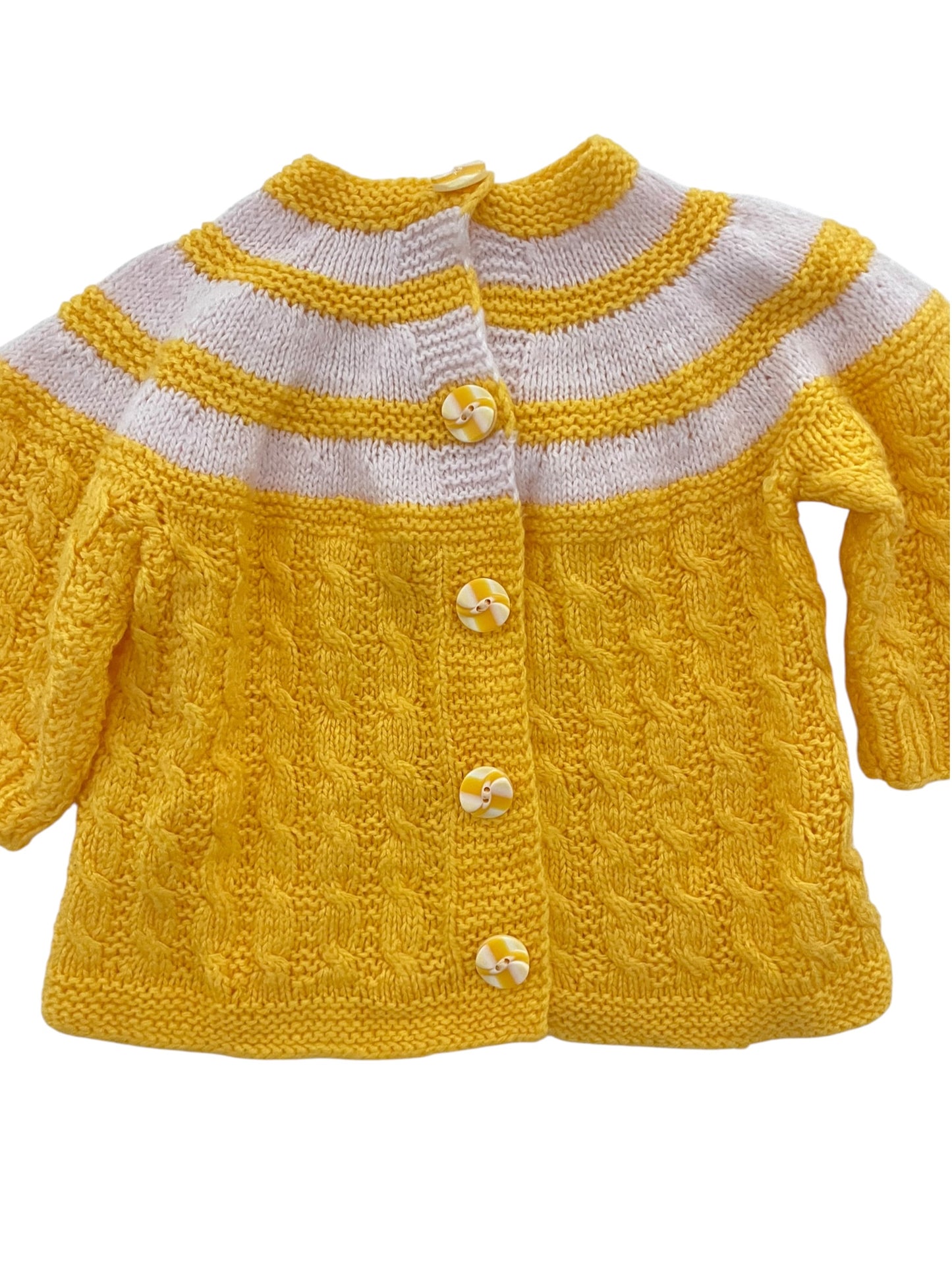 Pull jaune en mailles, fait main