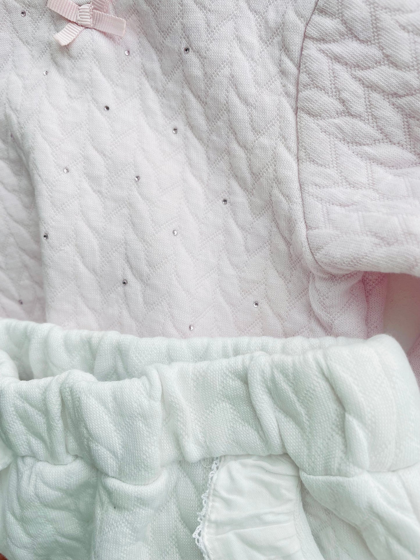 Ensemble rose et blanc, Patachou