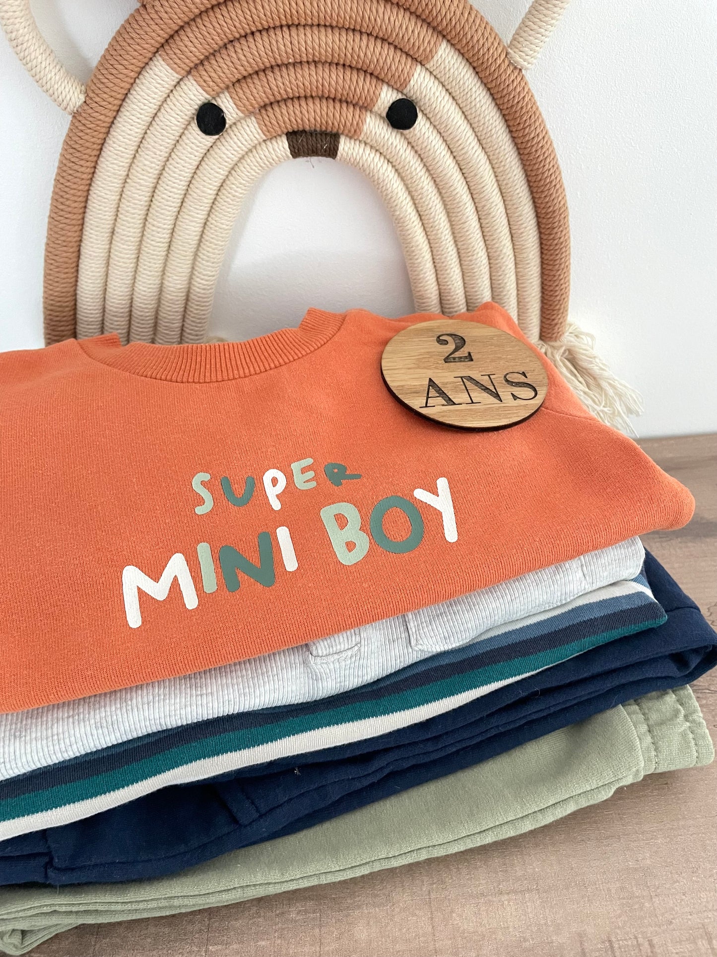 Box 5 pièces, mi-saison, 2 ans (sweat, tee-shirt, jogging)