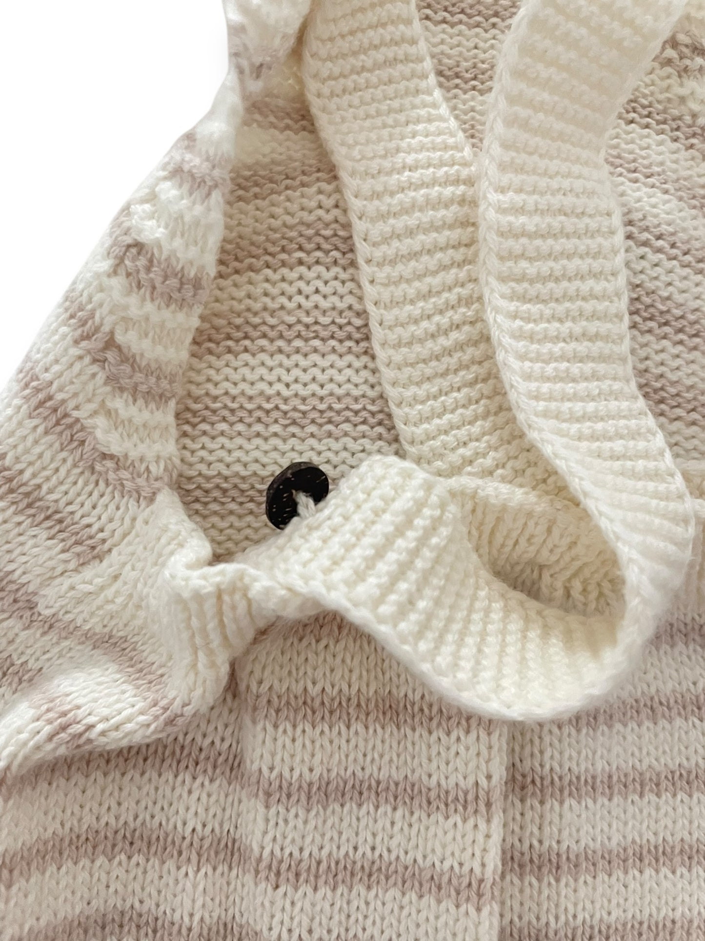 Barboteuse en mailles, rayée, crème