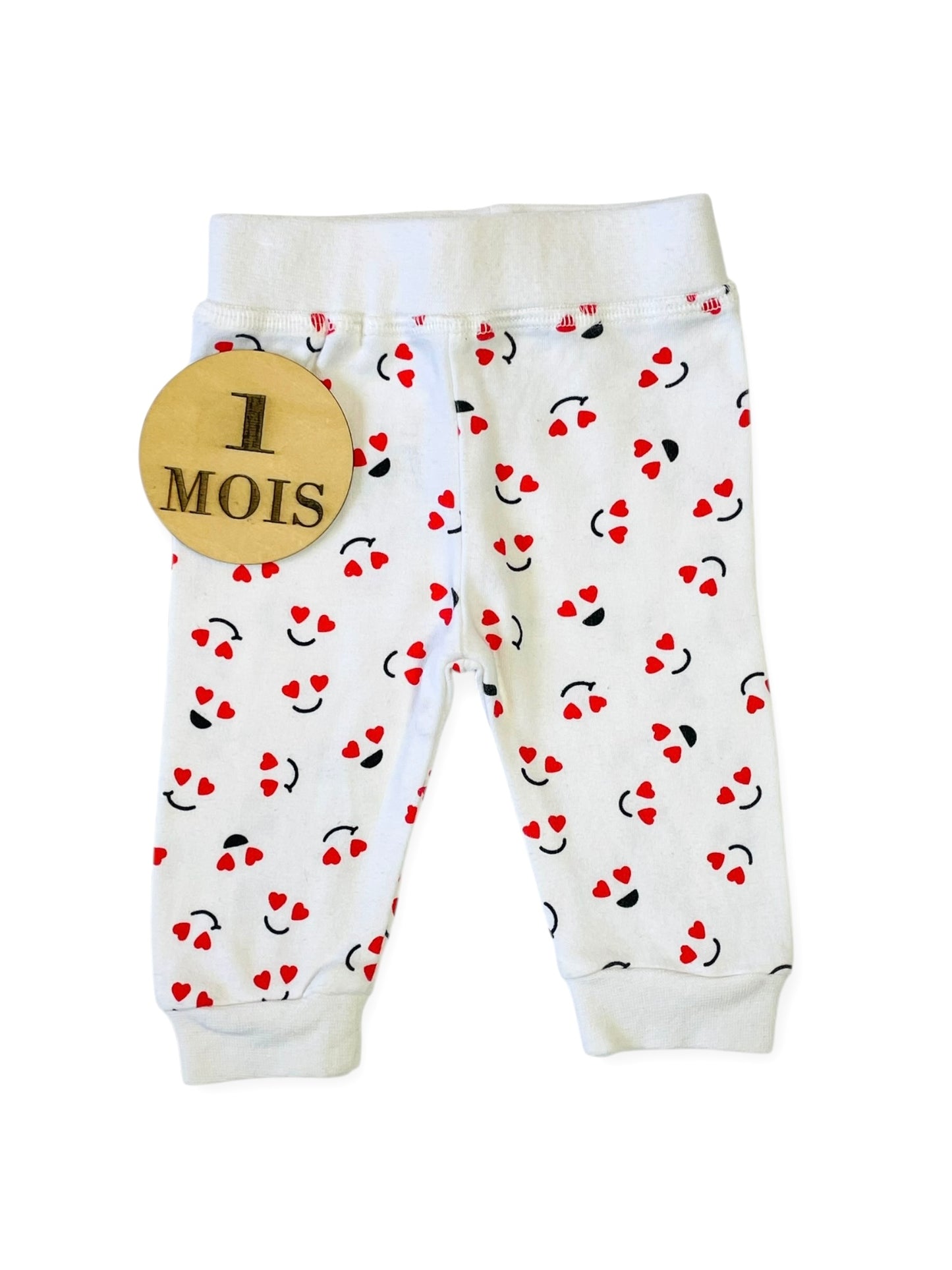 Pantalon blanc, cœurs