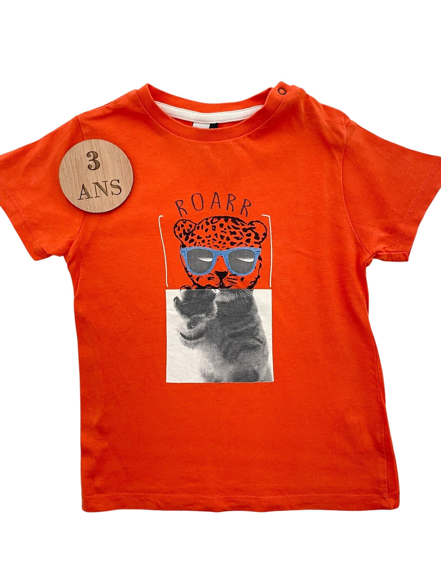 Tee-shirt orange, 3 pommes