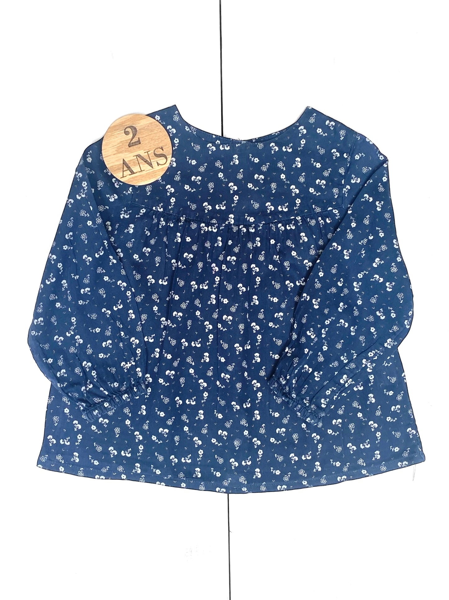 Blouse bleu-marine, TAO