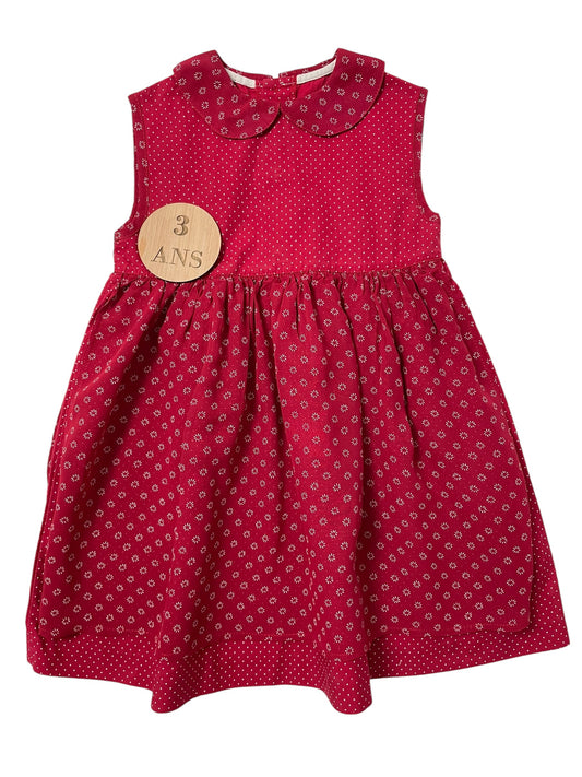 Robe rouge à col, Natalys