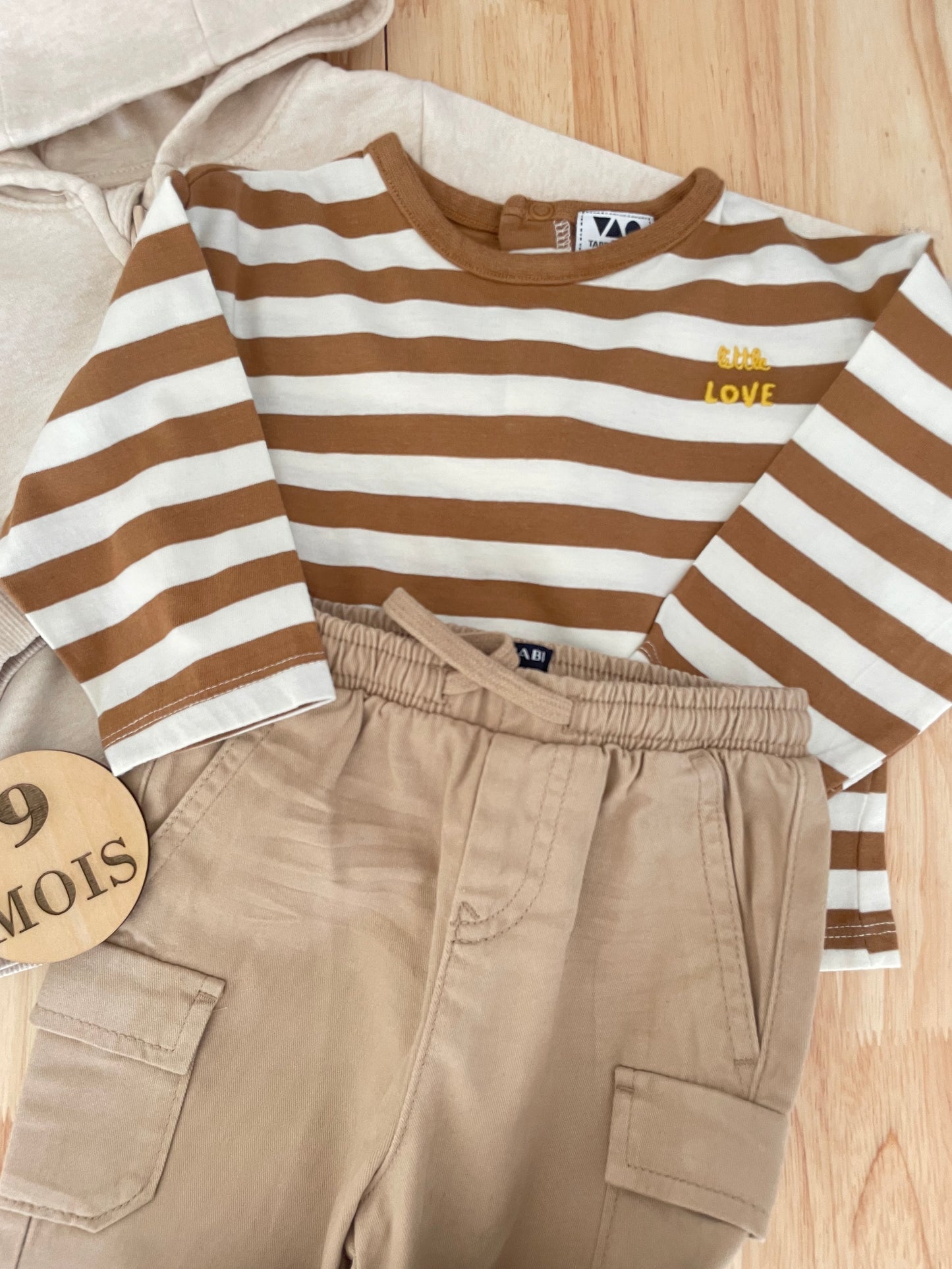 Ensemble gilet, tee-shirt et pantalon cargo