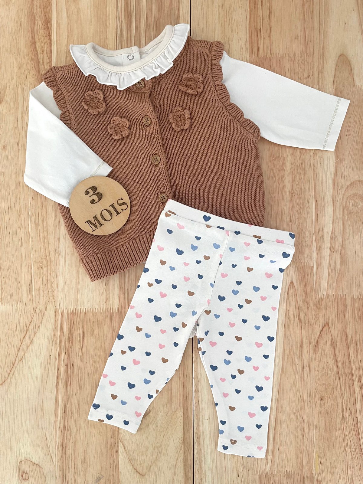 Ensemble 3 pièces ; gilet sans manche, tee-shirt à col et legging