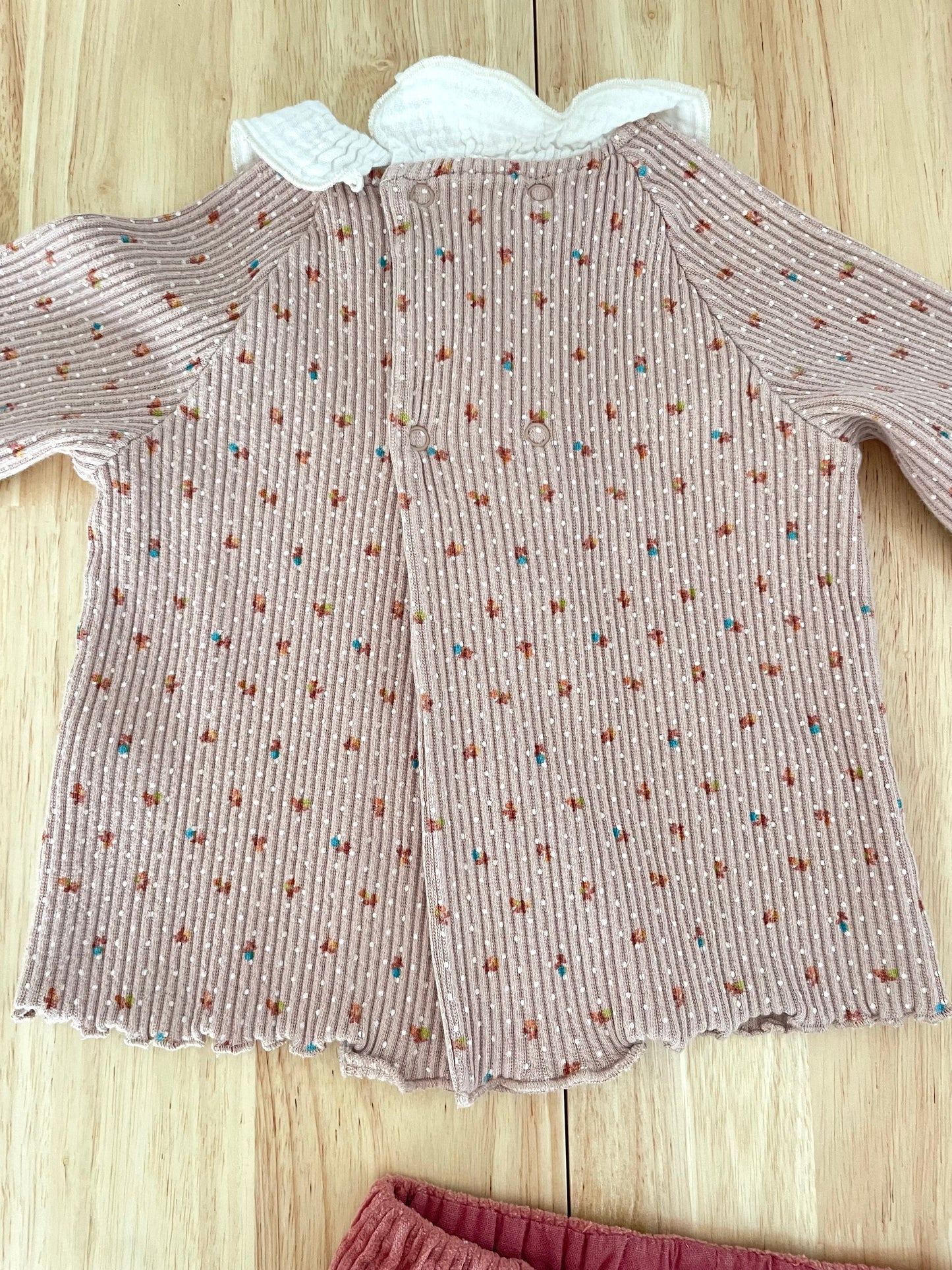 Ensemble tee-shirt à col et short en velours