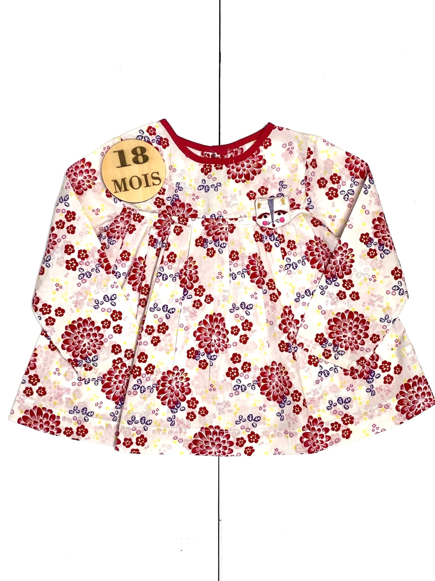 Blouse rouge et blanche, fleurie, DPAM