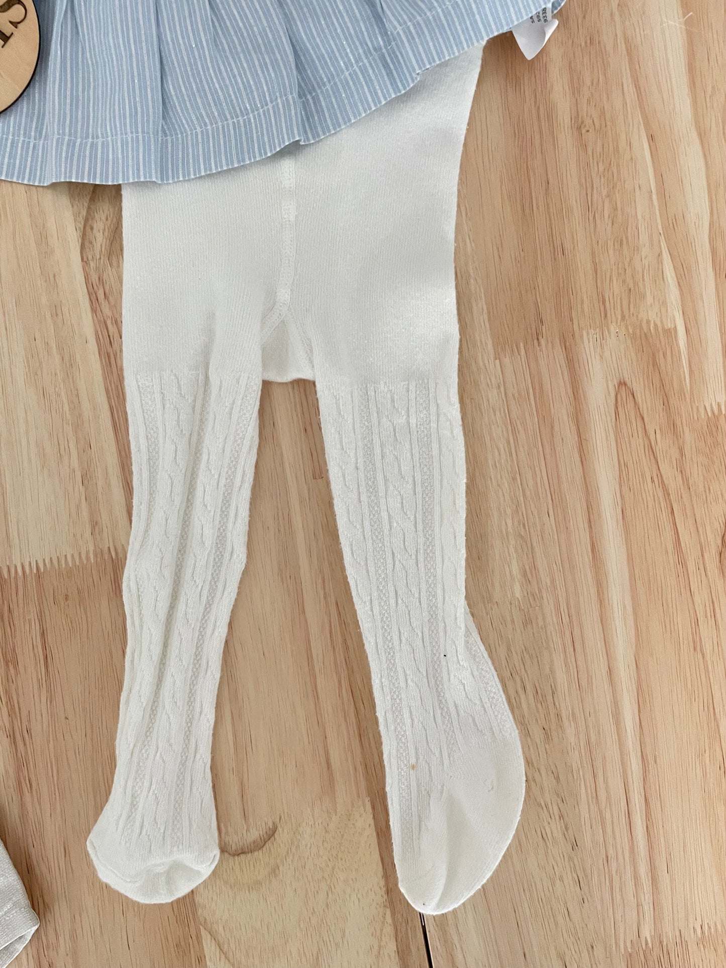 Ensemble 3 pièces; brillant, blouse, short et collants