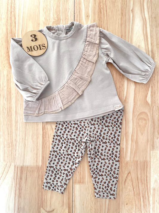 Ensemble blouse crème et legging léopard
