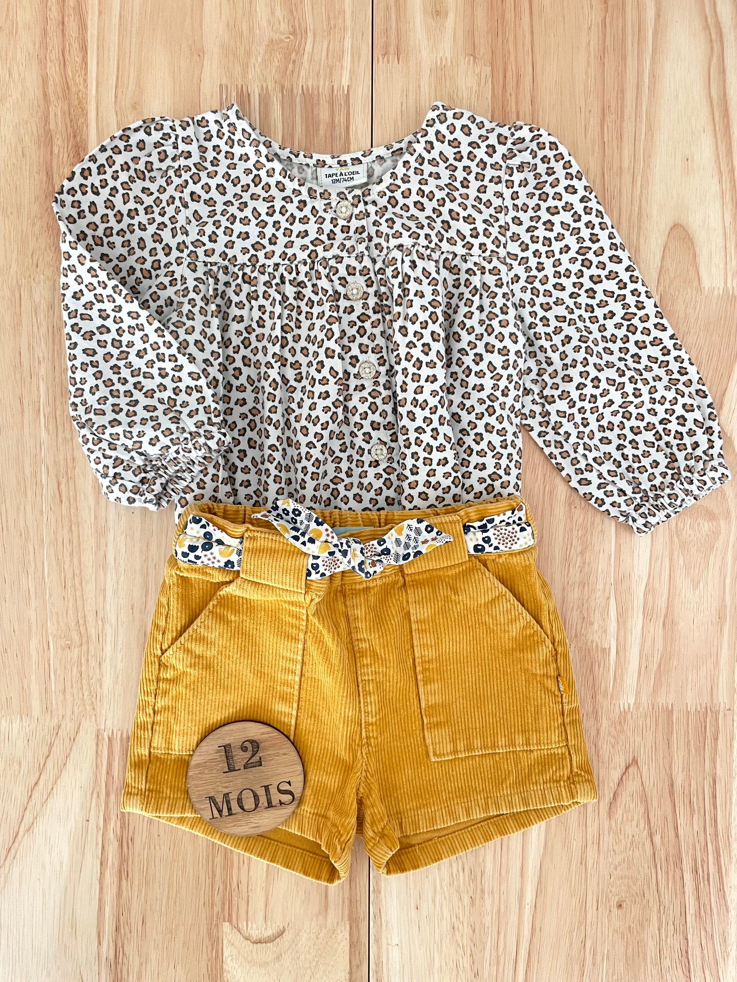 Ensemble chemisier léopard et short en velours