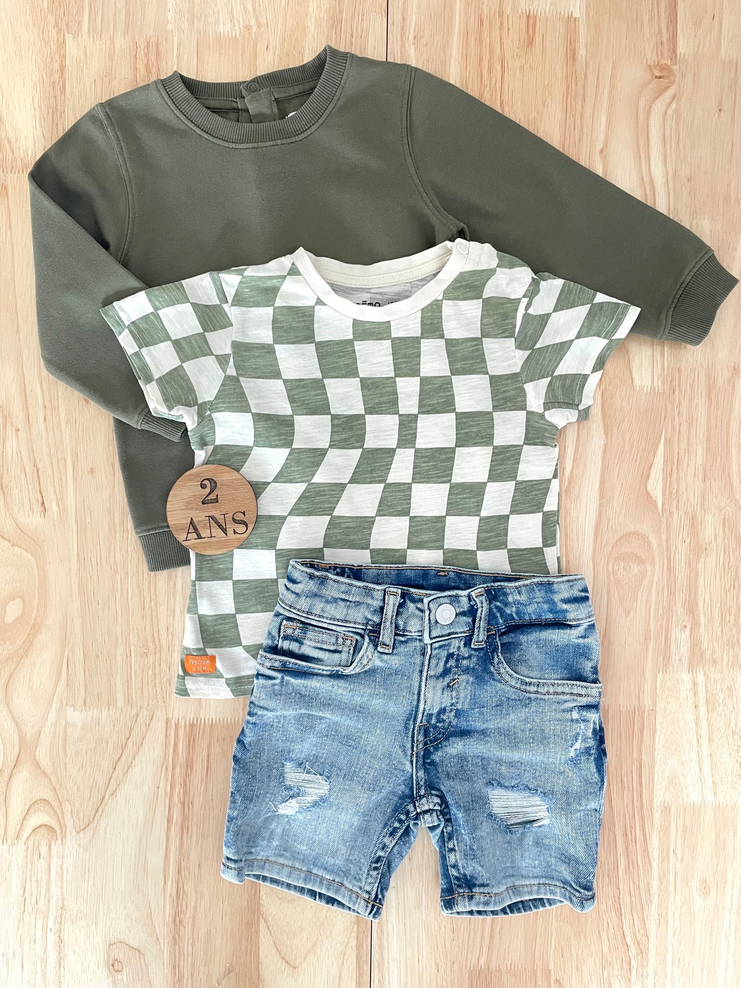 Ensemble 3 pièces, sweat/ tee-shirt et short en jean, 2 ans