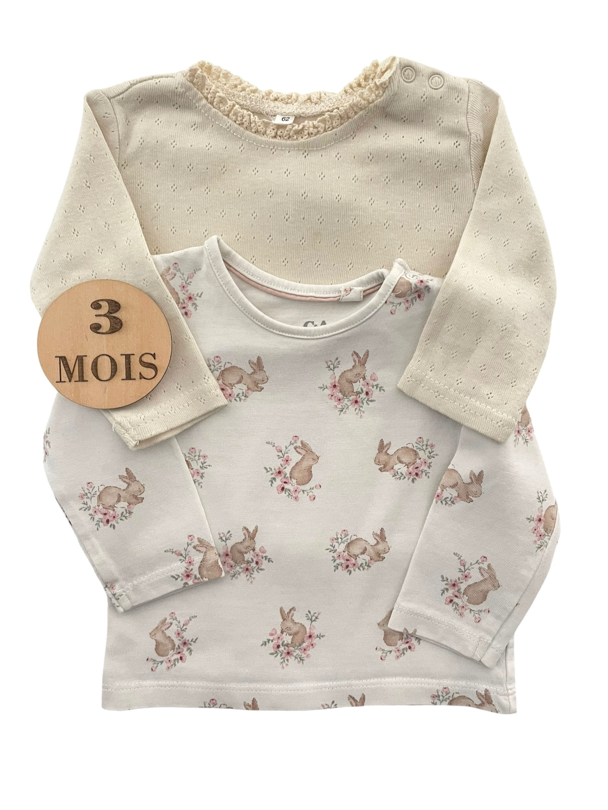 Lot 2 tee-shirts, écru et lapins