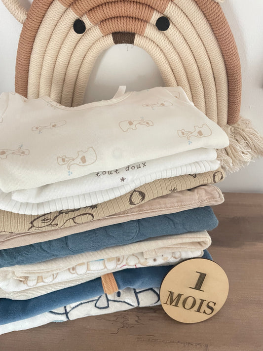 Box 11 pièces; beige / écru / bleu, 1 mois