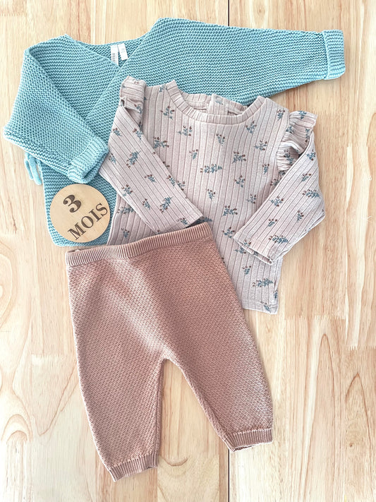 Ensemble 3 pièces; brassière en mailles, tee-shirt et pantalon