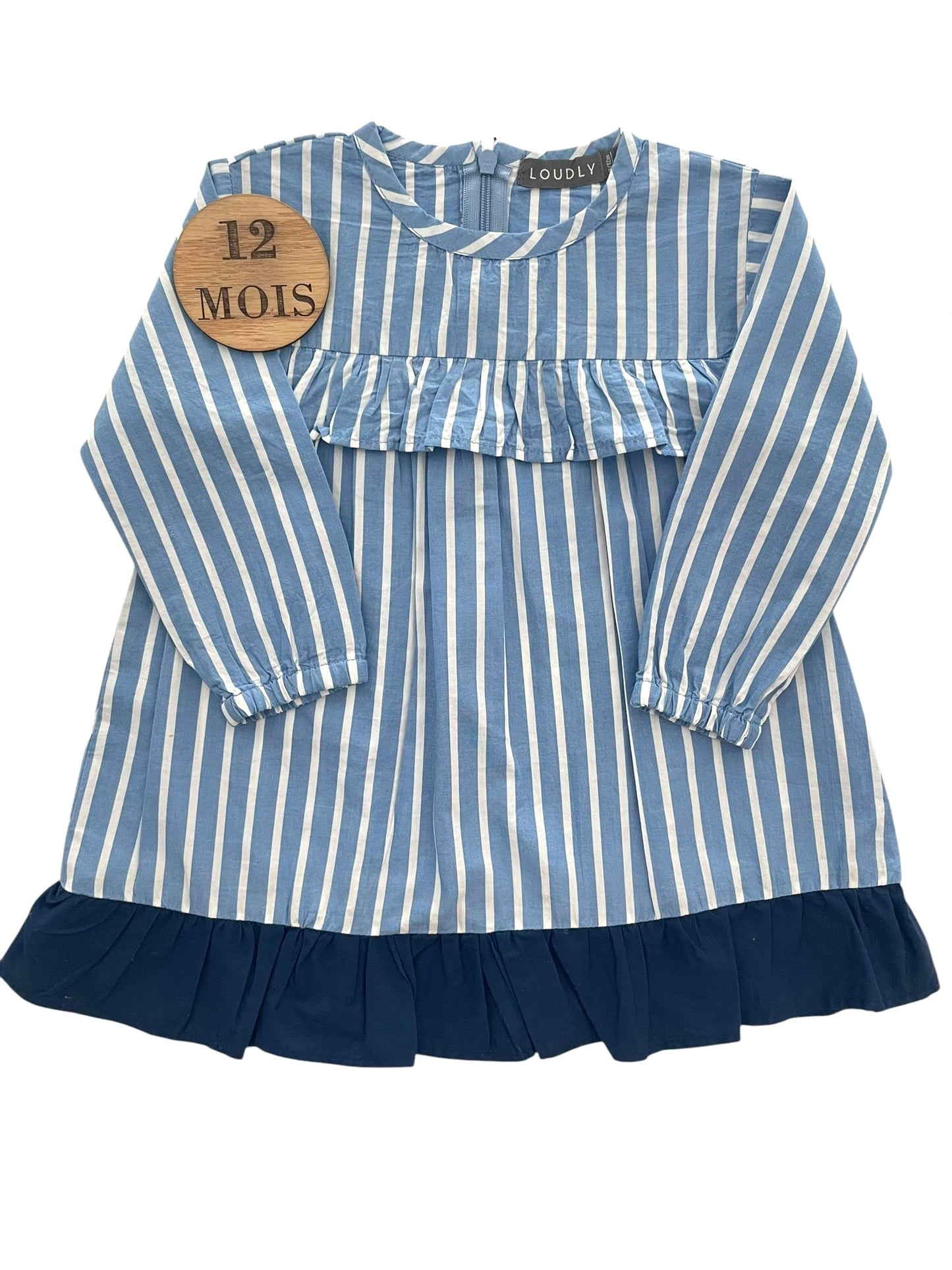 Robe rayée bleue, Loudly
