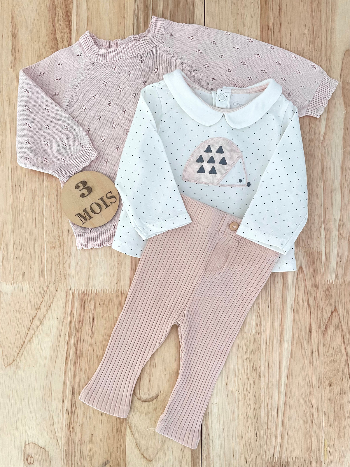Ensemble 3 pièces ; pull fin, tee-shirt et legging