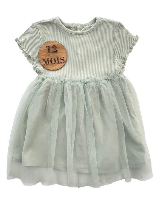 Robe côtelée verte, bas en tulle, Kiabi