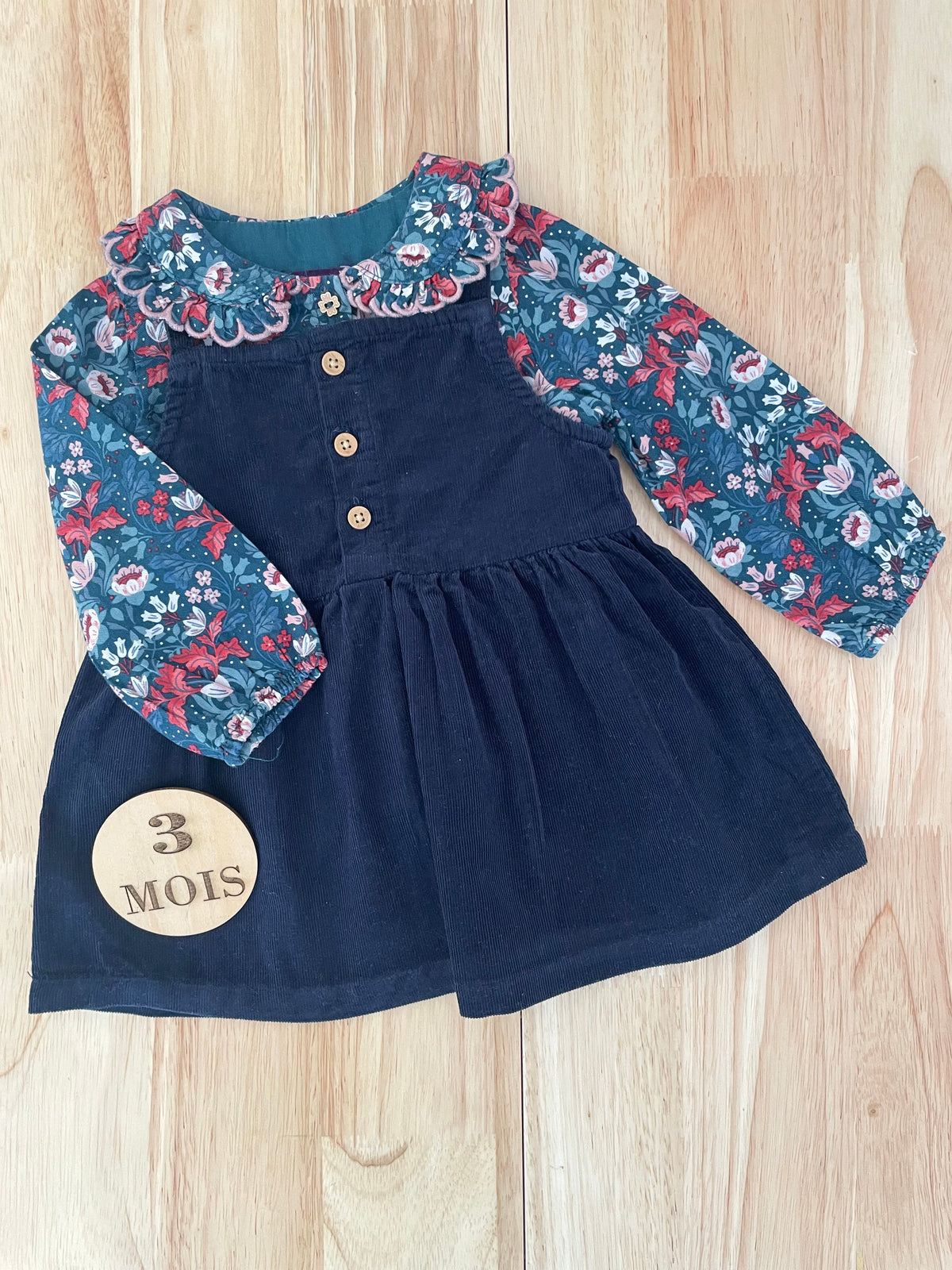 Robe velours et chemisier fleuri