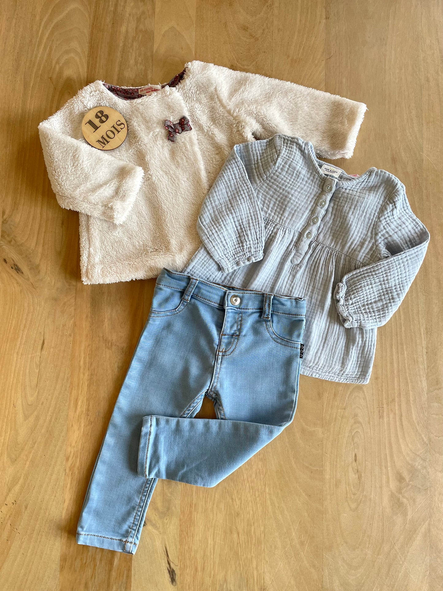 Ensemble 3 pièces, blouse gaze de coton, jean et veste