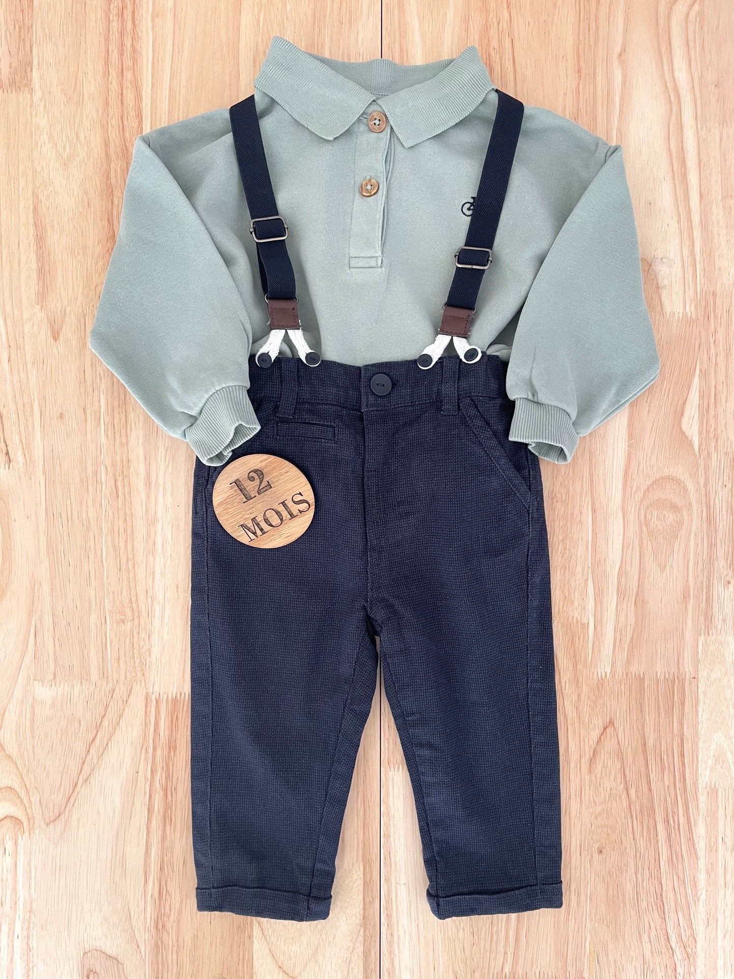 Ensemble pull à col et pantalon à bretelles
