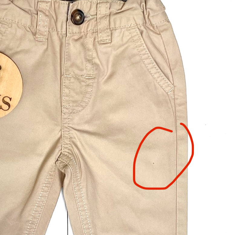 Chino beige, Boite à malices