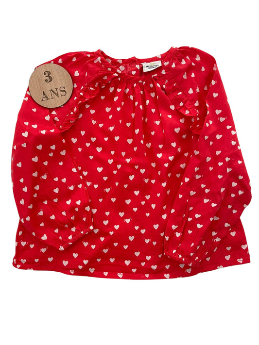 Blouse rouge, cœurs, TAO
