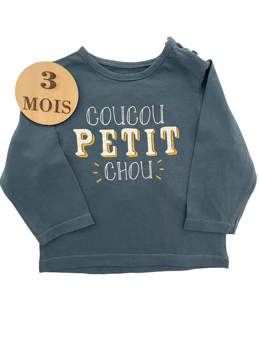 Tee-shirt bleu, boîte à malices