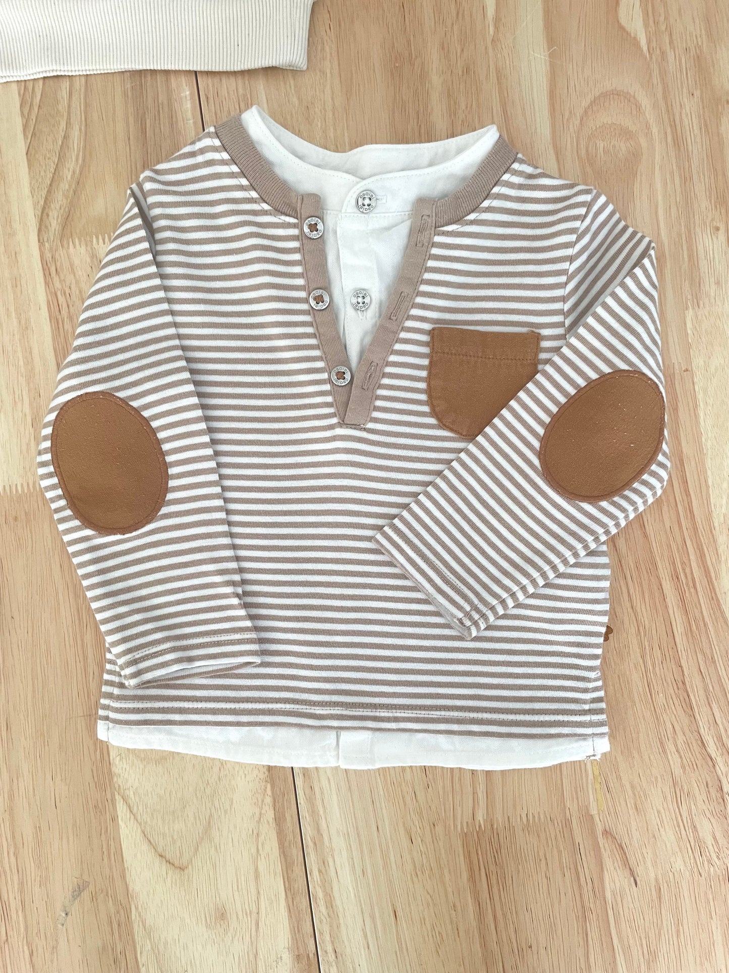 Ensemble sweat, tee-shirt et jean