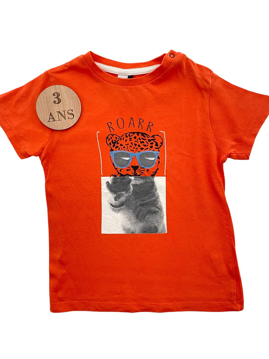 Tee-shirt orange, 3 pommes