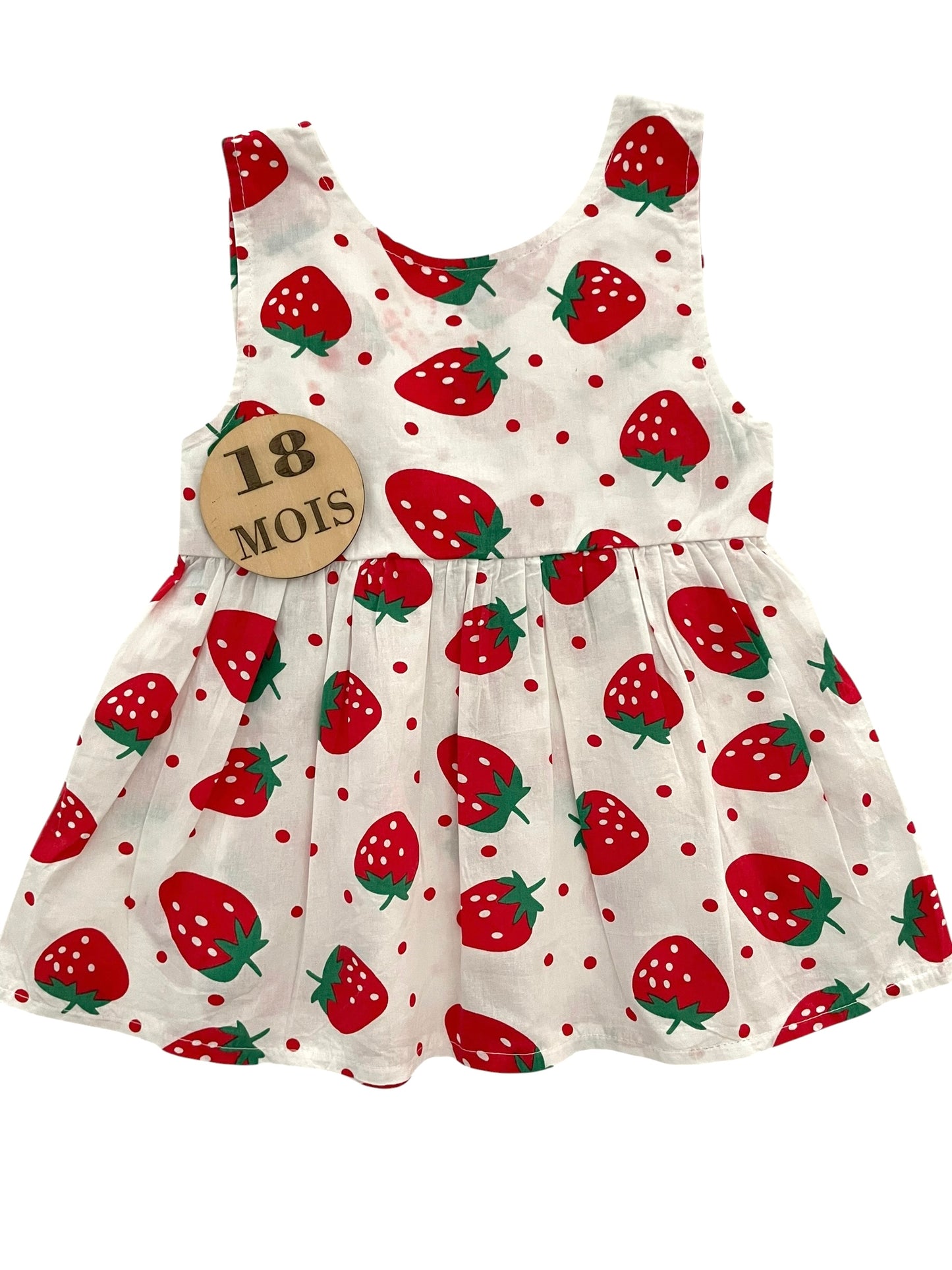 Tunique blanche, fraises, noeud dans le dos