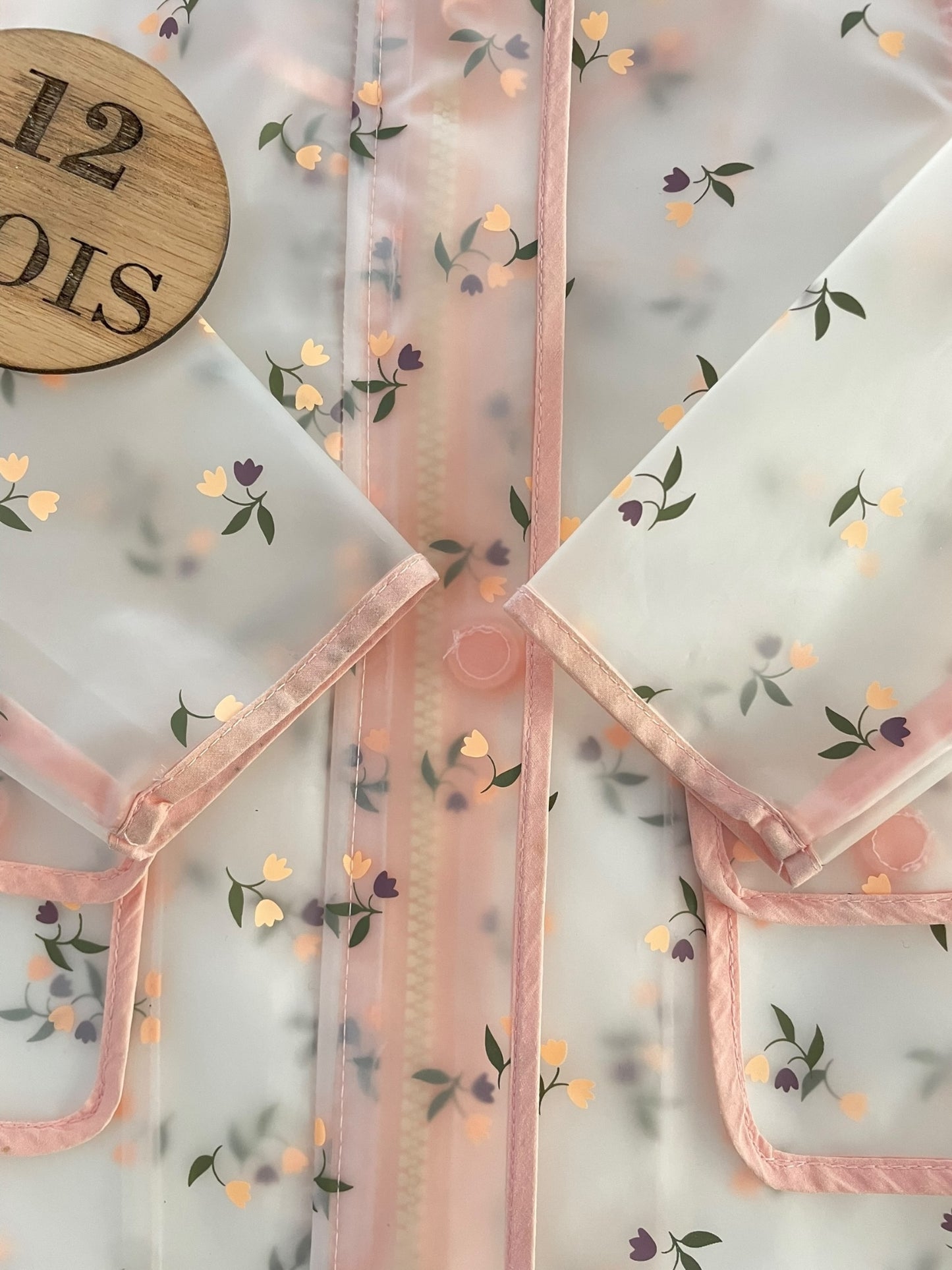 Imperméable fleuri, Cadet Rousselle